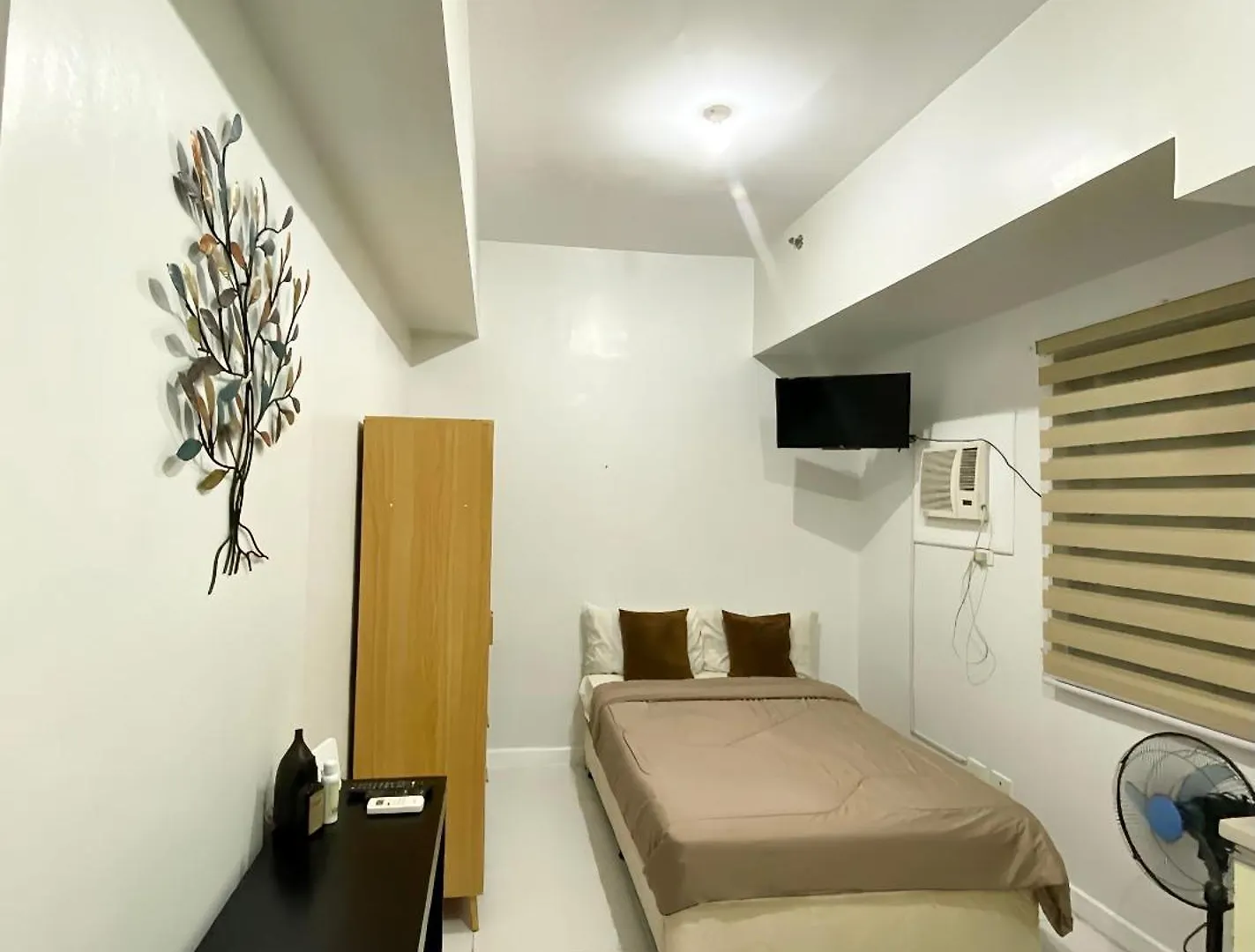 Rem Residences Manila 0*,